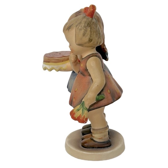 M.J.HUMMEL Happy Birthday Two Little girls Cake Flowers W. Germany Figurine - Picture 5 of 15